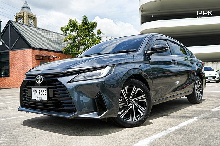 รถ Toyota Yaris ATIV 1.2 Premium Luxury สี เทา