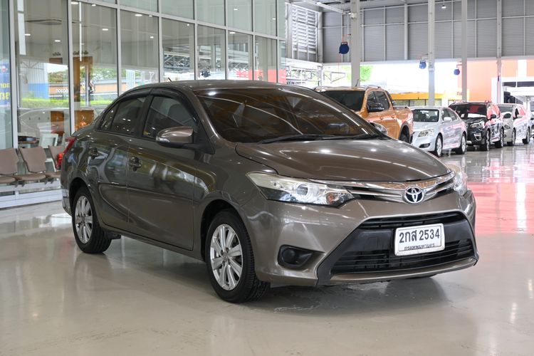 รถ Toyota Vios 1.5 G สี น้ำตาล