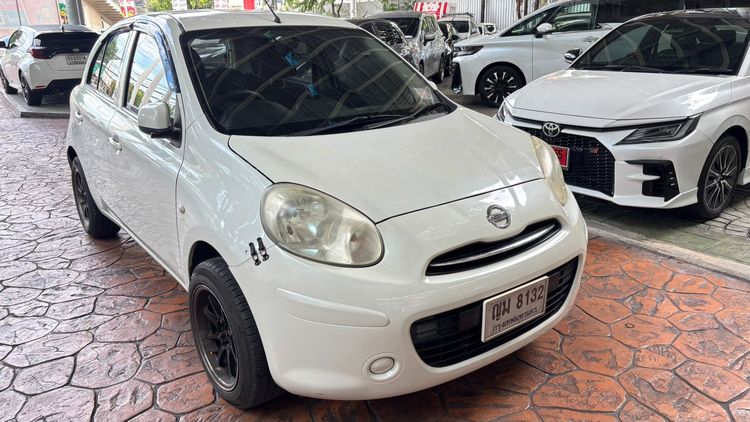 รถ Nissan March 1.2 E สี ขาว