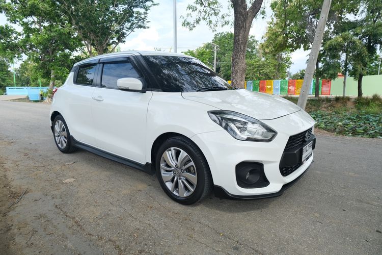 รถ Suzuki Swift 1.2 GLX Navi สี ขาว