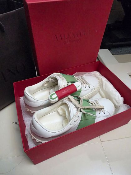 รองเท้าแบรนด์เนมแท้100% 2 คู่ เหมา 6500 บาท 👟✨ รูปที่ 3