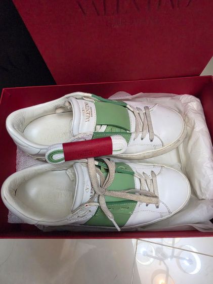 รองเท้าแบรนด์เนมแท้100% 2 คู่ เหมา 6500 บาท 👟✨ รูปที่ 2