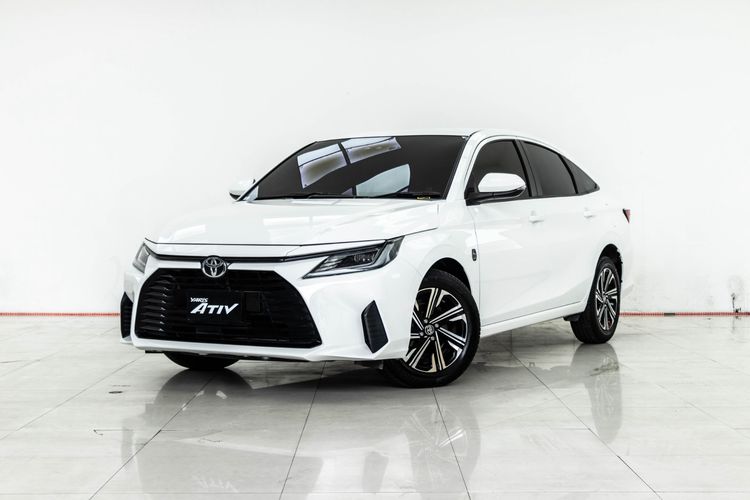 รถ Toyota Yaris ATIV 1.2 Smart สี ขาว