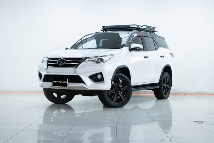 Toyota Fortuner 2016 2.8 TRD Sportivo Utility-car ดีเซล ไม่ติดแก๊ส เกียร์อัตโนมัติ ขาว