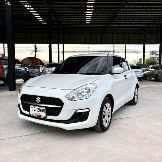 รถ Suzuki Swift 1.2 GL สี ขาว
