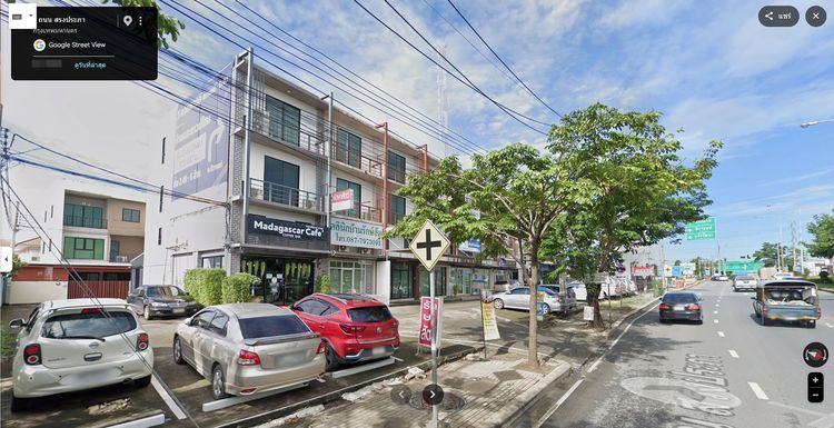 อาคารพาณิชย์ หลังมุม 3 ชั้นครึ่ง ทำเลดี + มีที่จอดรถ ติดถนน สรงประภา ดอนเมือง 