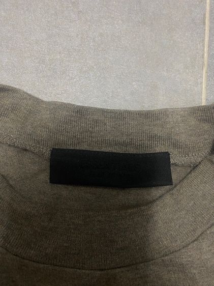 เสื้อessential size s อก 46 ของแท้💯 รูปที่ 2