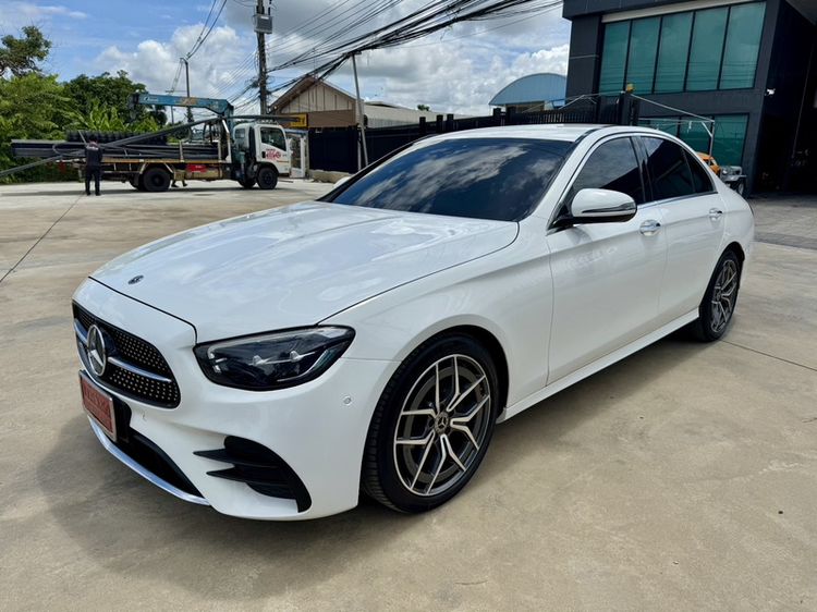 รถ Mercedes-Benz E-Class E220 สี ขาว