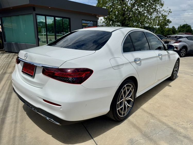 Mercedes-Benz E-Class 2022 E220 Sedan ดีเซล ไม่ติดแก๊ส เกียร์อัตโนมัติ ขาว รูปที่ 3