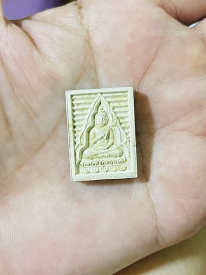 พระผงของขวัญวัดปากน้ำ รุ่น 7 (รุ่นบรรจุเจดีย์พุทธมณฑล) จัดสร้างขึ้นเมื่อปี พ.ศ. 2535 รูปที่ 2