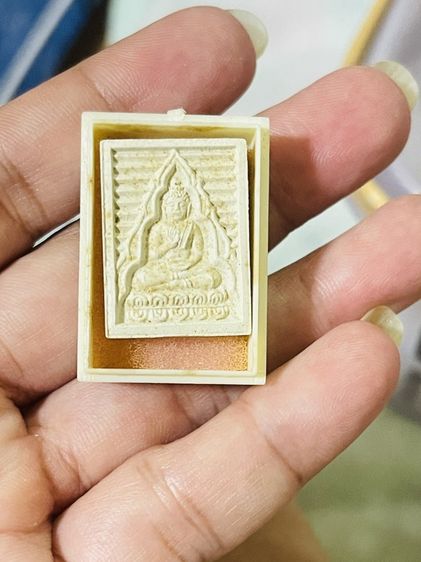 พระผงของขวัญวัดปากน้ำ รุ่น 7 (รุ่นบรรจุเจดีย์พุทธมณฑล) จัดสร้างขึ้นเมื่อปี พ.ศ. 2535 รูปที่ 4