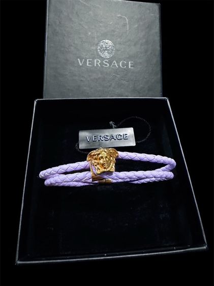 สร้อยข้อมือ อื่นๆ Versace Men's Medusa Head Bracelet in Lilac Made in Italy With Boxกำไลข้อมือรูปหัวเมดูซ่าสำหรับผู้ชายจาก Versace สีม่วงอ่อน ผลิตในอิตาลี พร้อมกล่อง ป้ายแทค