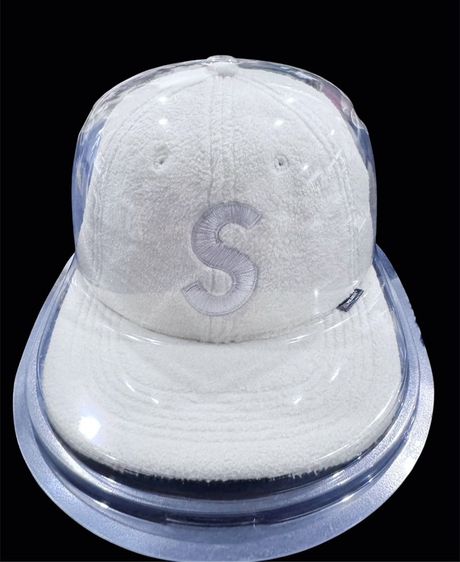 หมวกและหมวกแก๊ป หมวกแก๊ปแบรนด์ Supreme รุ่น Polartec S Logo 6-Panel สี Natural (สีครีม/ขาว)