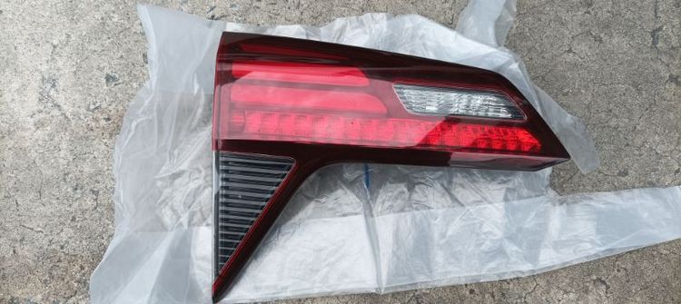 ไฟทับทิมฝาท้าย สีดำ แท้  HRV รูปที่ 7