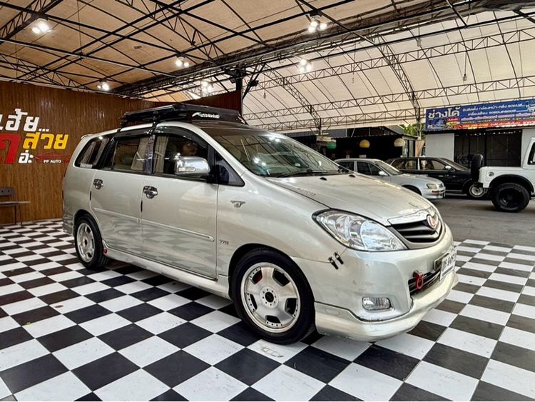 รถ Toyota Innova 2.0 G สี บรอนซ์ทอง