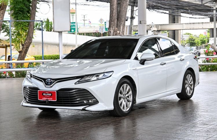 รถ Toyota Camry 2.5 Hybrid Premium สี ขาว