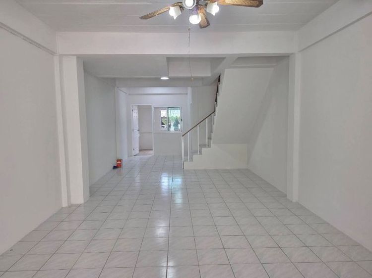 🏡 ขายทาวน์เฮ้าส์ 2 ชั้น ทำเลดี อำเภอสัตหีบ พร้อมเข้าอยู่ รูปที่ 4