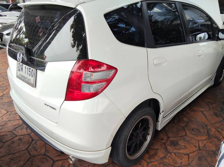 Honda Jazz 2010 1.5 V Sedan เบนซิน ไม่ติดแก๊ส เกียร์อัตโนมัติ ขาว รูปที่ 4