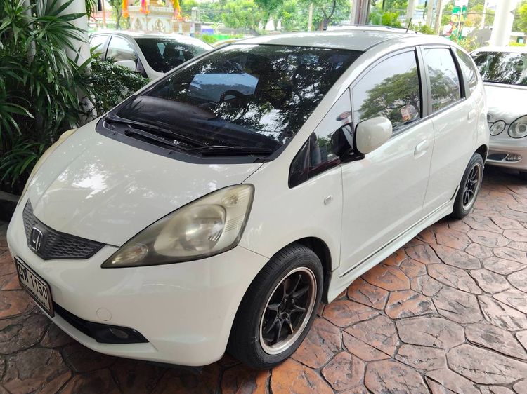 Honda Jazz 2010 1.5 V Sedan เบนซิน ไม่ติดแก๊ส เกียร์อัตโนมัติ ขาว รูปที่ 2