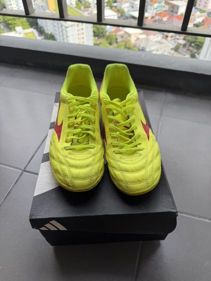 รองเท้าร้อยปุ่ม mizuno