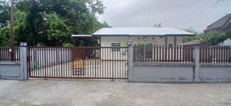 บ้านสร้างใหม่สามห้องนอนสองห้องน้ำ