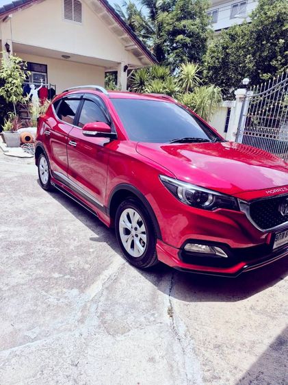 รถ MG ZS 1.5 D สี แดง