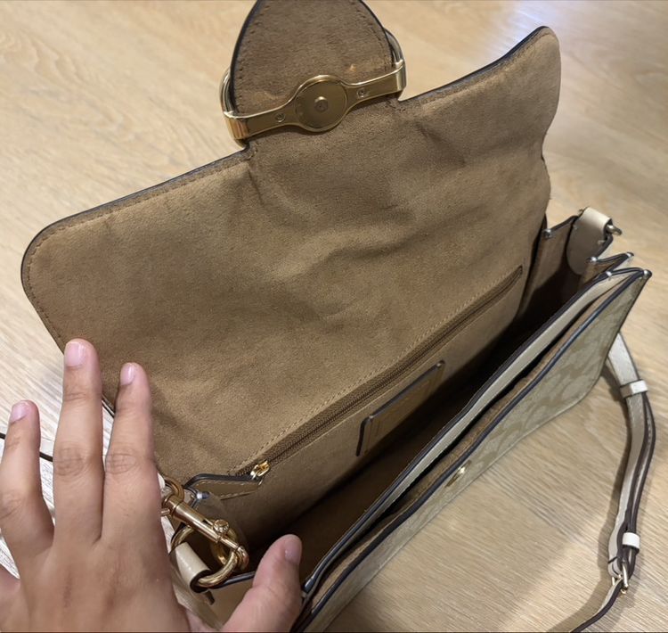 Coach Signature Flap Crossbody รูปที่ 4