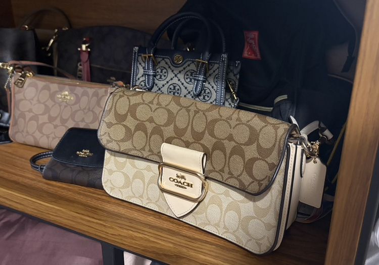 Coach Signature Flap Crossbody รูปที่ 2