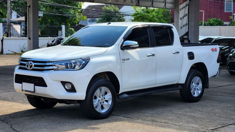รถ Toyota Hilux Revo 2.8 G 4WD สี ขาว
