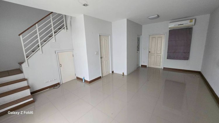 Land and Houses ไม่มี 2015 ทาวน์โฮม 2 ชั้น รูปที่ 2