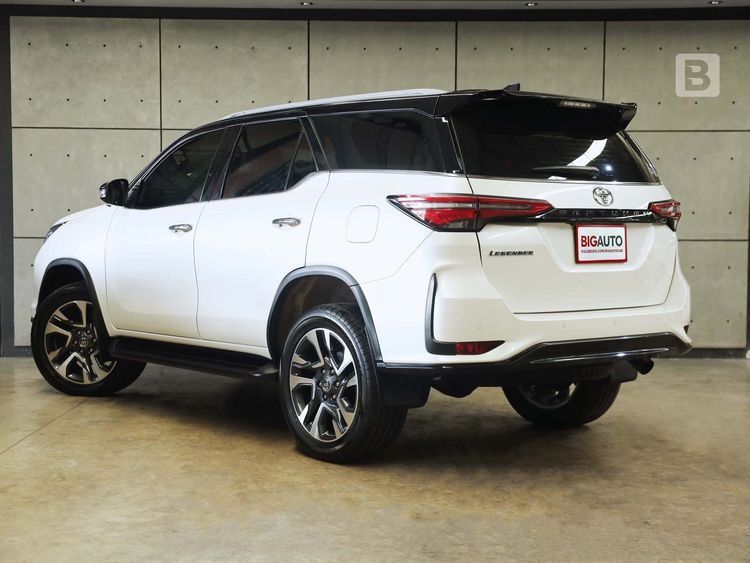 Toyota Fortuner 2022 2.8 Legender Black Top Utility-car ดีเซล ไม่ติดแก๊ส เกียร์อัตโนมัติ ขาว รูปที่ 3