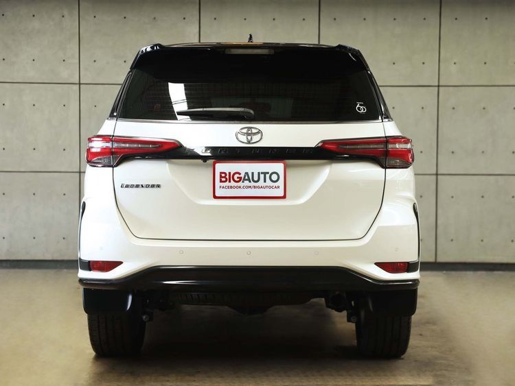 Toyota Fortuner 2022 2.8 Legender Black Top Utility-car ดีเซล ไม่ติดแก๊ส เกียร์อัตโนมัติ ขาว รูปที่ 4