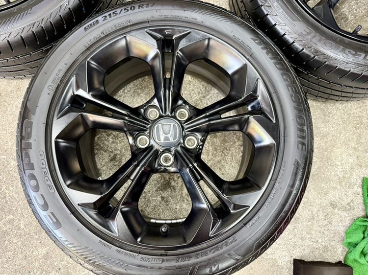 ล้อแม็ก HONDA CIVIC RS ขอบ 17” สีเดิมโรงงานยาง BRIDGESTONE 215-50R17 ปลายปี 24 ดอกยางสวยพร้อมใช้งาน รูปที่ 4