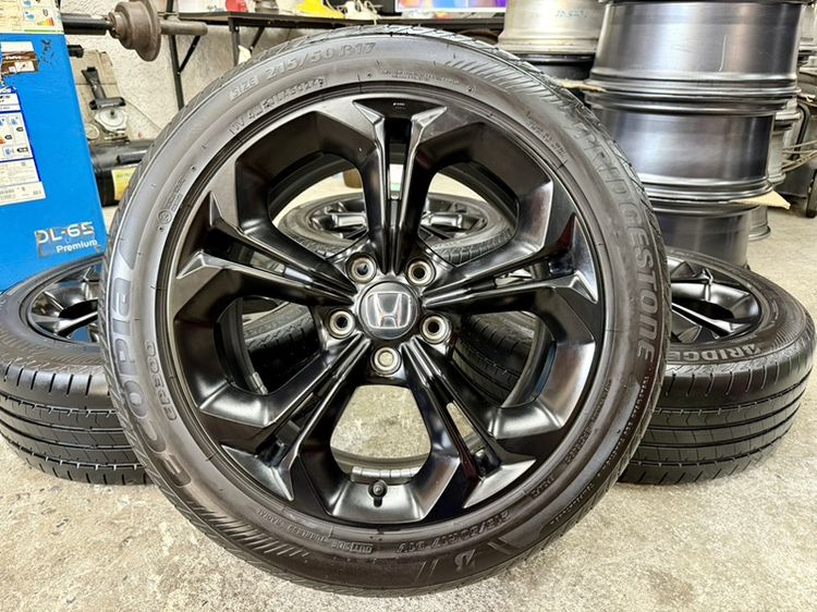 ล้อแม็ก HONDA CIVIC RS ขอบ 17” สีเดิมโรงงานยาง BRIDGESTONE 215-50R17 ปลายปี 24 ดอกยางสวยพร้อมใช้งาน