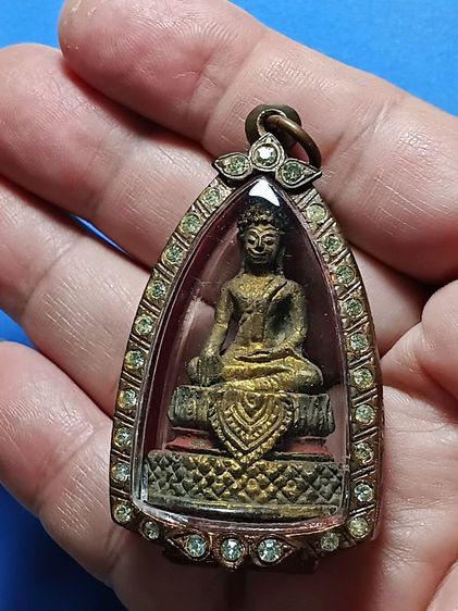 พระพุทธรูปนั่ง สมัยอยุธยา สภาพสวยมาก พบขึ้นที่กรุวัดเหนือ จ.อยุธยา สภาพสวยมีลงชาดแดงเก่ามาแต่เดิม มาพร้อมตลับกรอบสีนากฝังพลอยเก่า น่าใข้มาก รูปที่ 11