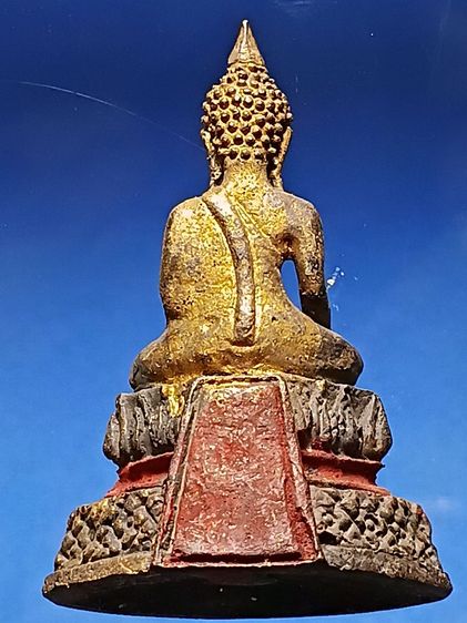 พระพุทธรูปนั่ง สมัยอยุธยา สภาพสวยมาก พบขึ้นที่กรุวัดเหนือ จ.อยุธยา สภาพสวยมีลงชาดแดงเก่ามาแต่เดิม มาพร้อมตลับกรอบสีนากฝังพลอยเก่า น่าใข้มาก รูปที่ 4