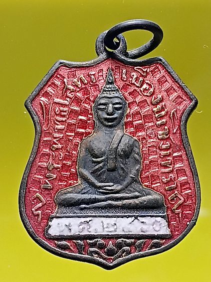 เหรียญหลวงพ่อโสธร รุ่นเเรก ปี2460 เนื้อลงยาแดงเก่า พระเก่าเก็บผิวหิ้งเก่า ไม่ผ่านการทำความสะอาด พระสวยเดิมมาก พบน้อย