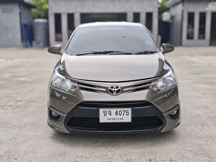 รถ Toyota Vios 1.5 E สี น้ำตาล