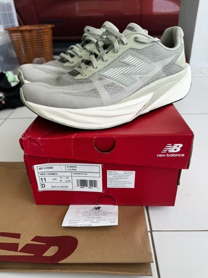 รองเท้าผ้าใบ UK 10.5 | EU 45 1/3 | US 11 ขาว new balance rebel v5