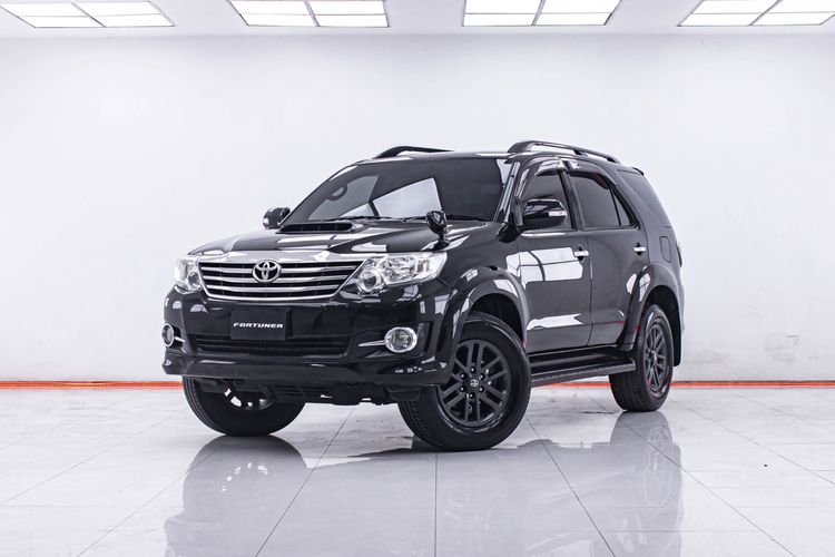 รถ Toyota Fortuner 2.5 V สี ดำ