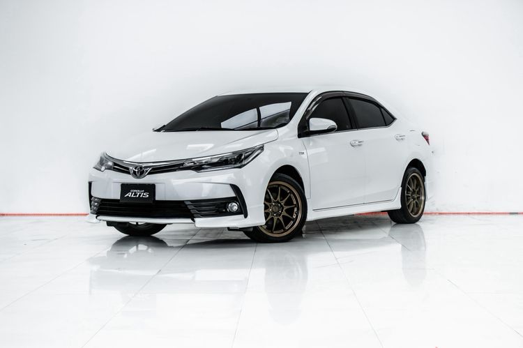 รถ Toyota Altis 1.8 S สี ขาว