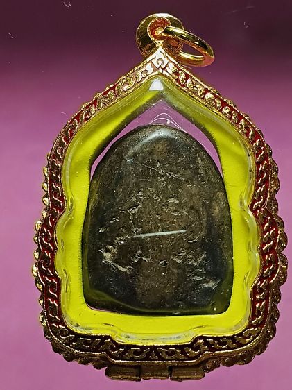 พระซุ้มกอ พิมพ์ไม่มีลายกนก ขุดพบได้ที่กรุทุ่งเศรษฐี จ.กำเเพงเพชร กรุเก่า สภาพสวยมาก เนื้อเทาอมเขียวเก่า เนื้อจัดเเกร่ง พบขึ้นจากกรุน้อยมาก รูปที่ 2