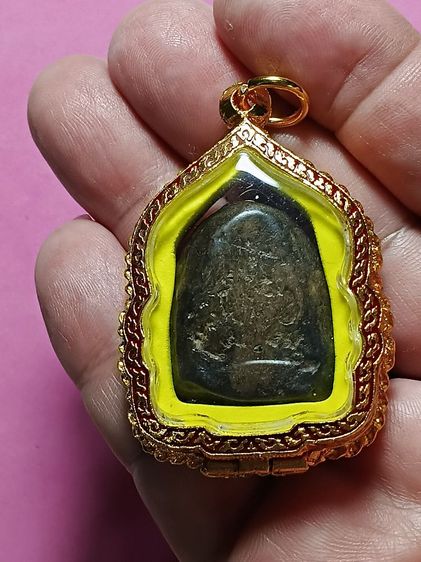 พระซุ้มกอ พิมพ์ไม่มีลายกนก ขุดพบได้ที่กรุทุ่งเศรษฐี จ.กำเเพงเพชร กรุเก่า สภาพสวยมาก เนื้อเทาอมเขียวเก่า เนื้อจัดเเกร่ง พบขึ้นจากกรุน้อยมาก รูปที่ 10