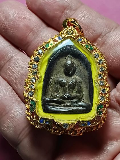 พระซุ้มกอ พิมพ์ไม่มีลายกนก ขุดพบได้ที่กรุทุ่งเศรษฐี จ.กำเเพงเพชร กรุเก่า สภาพสวยมาก เนื้อเทาอมเขียวเก่า เนื้อจัดเเกร่ง พบขึ้นจากกรุน้อยมาก รูปที่ 9