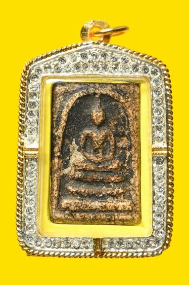 พระสมเด็จวัดระฆัง พิมพ์ใหญ่ รุ่นเเรก ยุคต้น มีลงรักยางไม้เก่าสมัยรัชกาลที่5 มาเเต่เดิม พระสวยเก่าเนื้อเข้มจัด ดูเข้มขลัง น่าใช้มากๆครับ