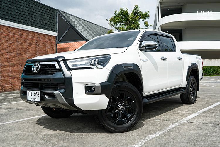 รถ Toyota Hilux Revo 2.4 Prerunner Mid สี ขาว