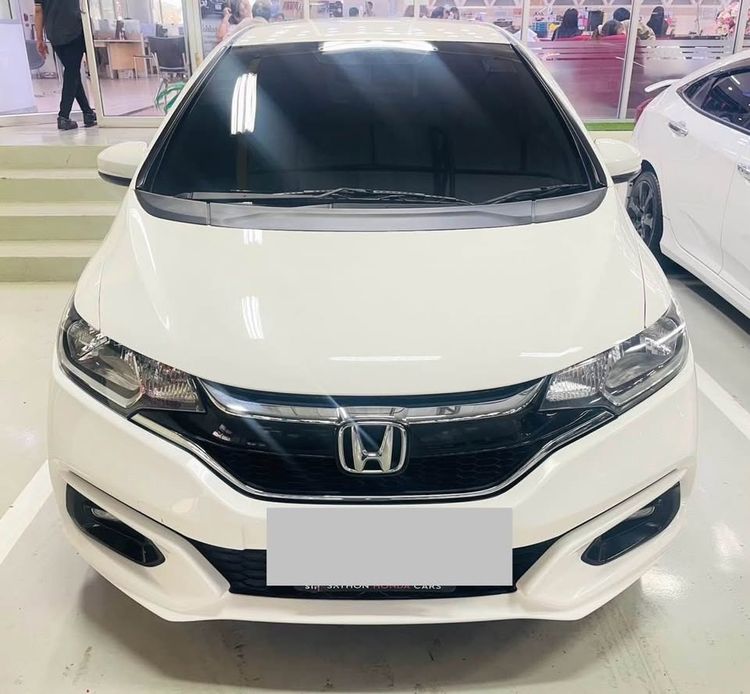 รถ Honda Jazz 1.5 V+ สี ขาว