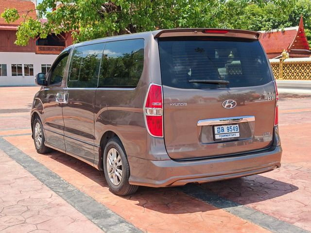 Hyundai H-1 2015 2.5 Elite Van ดีเซล ไม่ติดแก๊ส เกียร์อัตโนมัติ น้ำตาล รูปที่ 2