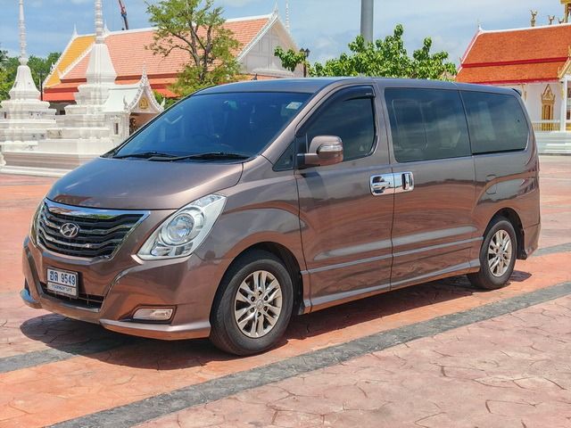 Hyundai H-1  2015 2.5 Elite Van ดีเซล ไม่ติดแก๊ส เกียร์อัตโนมัติ น้ำตาล