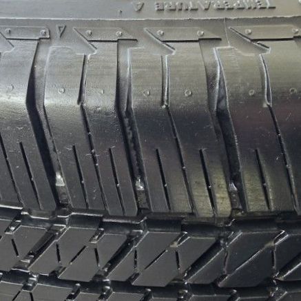 265 60R18 Bridgestone Dueler HT684II ลงพื้นปี 24 ไม่ปะ สวยจัดๆน้องๆยางใหม่ ขนเชื่อมร่องครบๆ ตุ่มมุมหน้ายางอยู่ วิ่งน้อย ดอกเต็มมากๆ